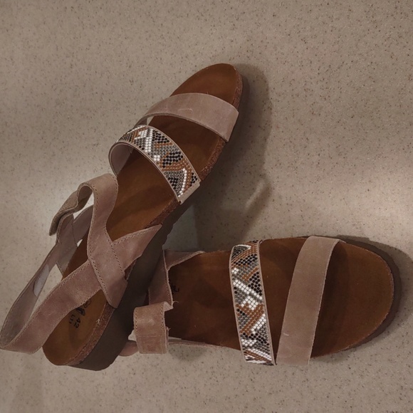 NAOT Gwyneth Leather and Beaded Sandals Size 42 - Picture 3 of 15